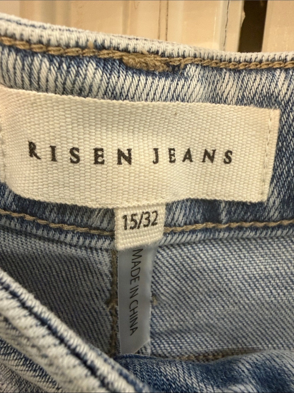 Risen Light Wash Tummy Control High Rise Straight leg Women’s Jeans Sz 15/32 - Picture 3 of 7